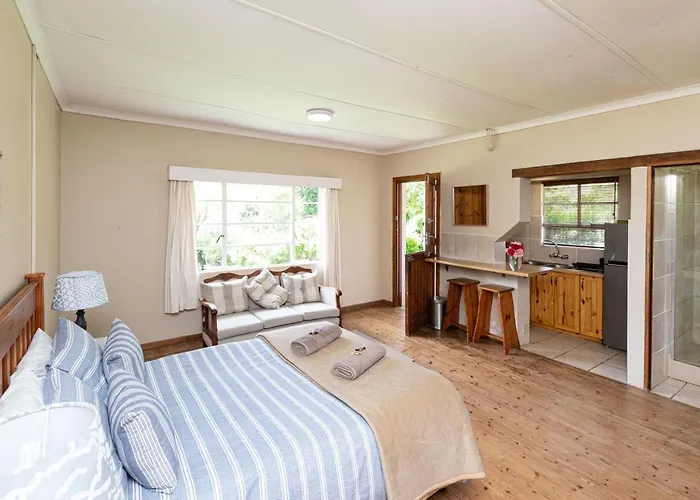 Lowestoffe Country Lodge - Walnut
