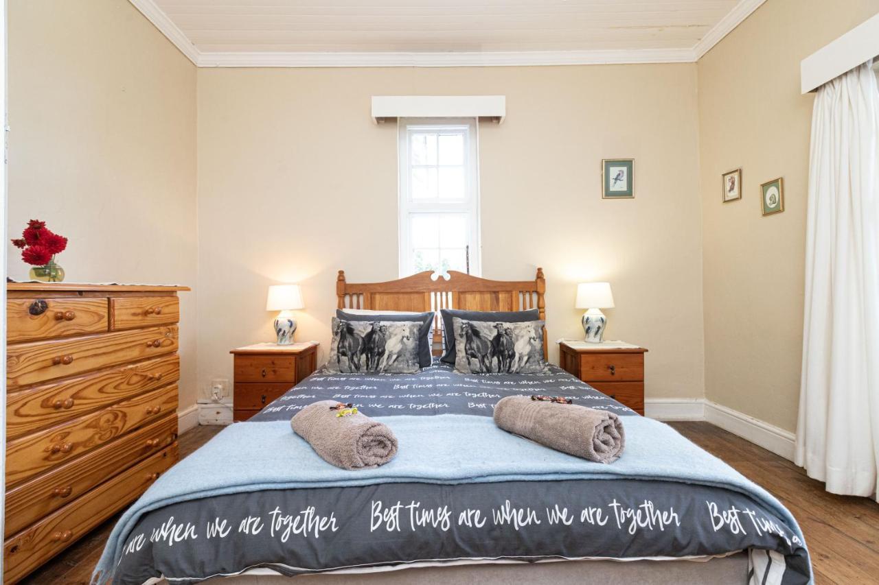 Lowestoffe Country - Walnut Hogsback